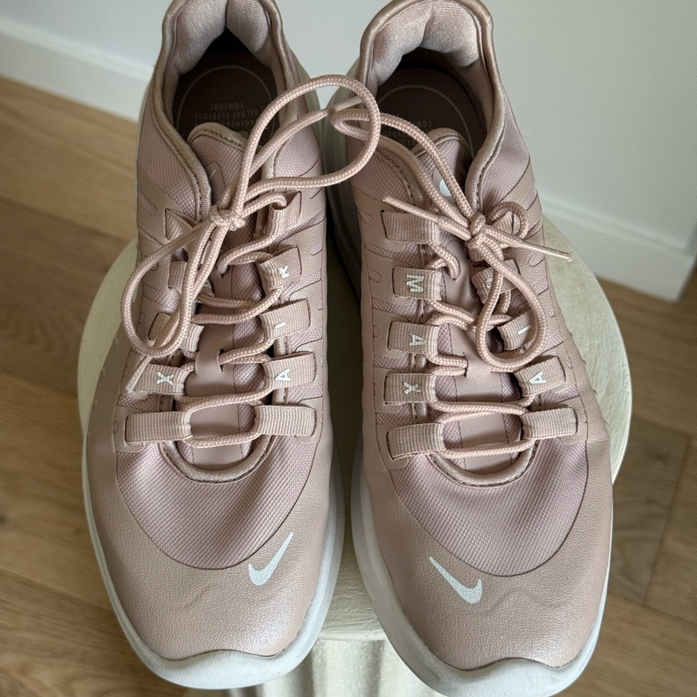 Nike Air Max Axis Sneakers Women’s Size 8 Pink Running Shoes Athletic Casual - Picture 5 of 7